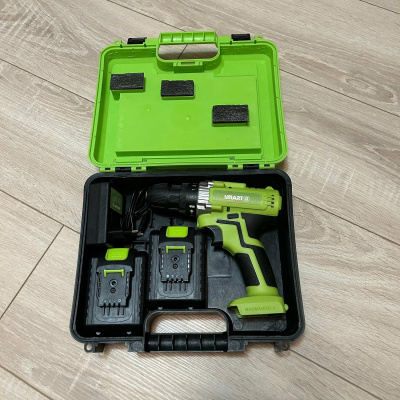 Аккумуляторный шуруповерт SMART 21В (зелен.кейс) Аккумуляторный шуруповерт SMART 21В (зелен.кейс)